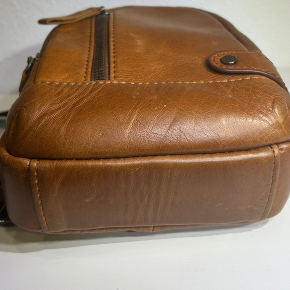 BULLCAPTAIN Genuine Leather Sling Bag with USB Charging Port - Picture 8 of 16